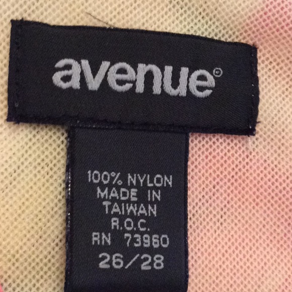 Avenue Pastel Floral Vneck Top Plus:26/28 - Picture 6 of 7